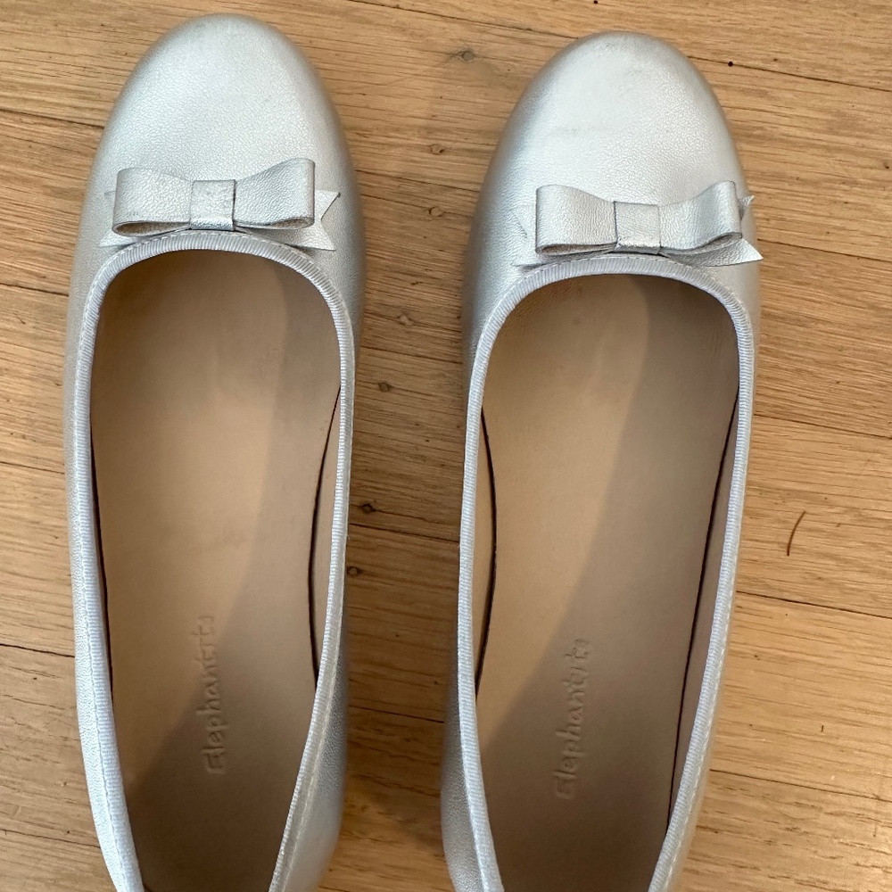 Elephantine Girls ceCamille Flats- Silver- US Size 5 Youth EU Size 36